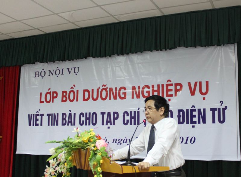 Lớp Bồi dưỡng nghiệp vụ viết tin, bài cho Tạp chí, Trang thông tin điện tử 